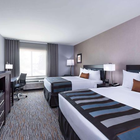 Wingate By Wyndham Sidney Hotell Exteriör bild